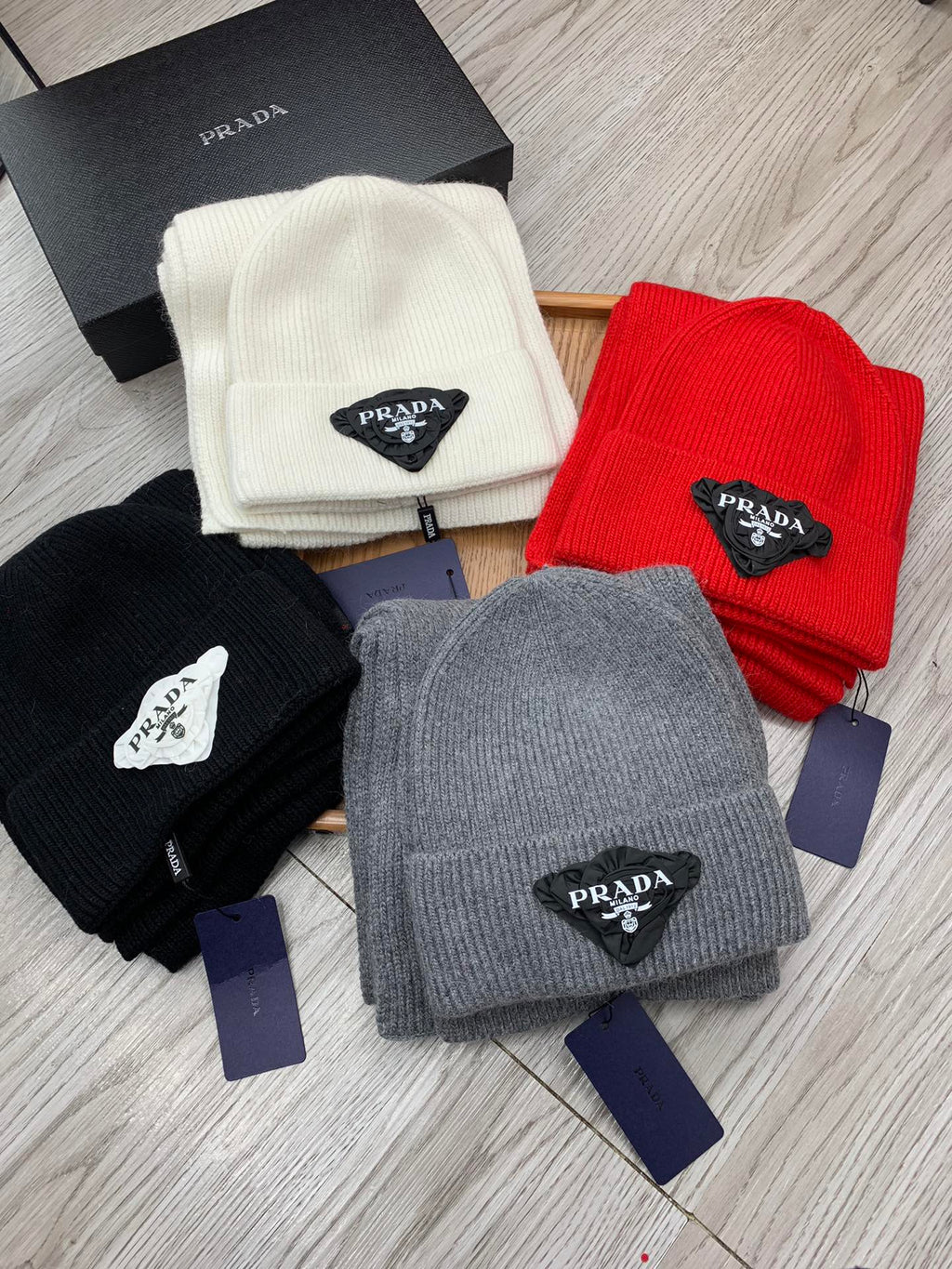 PRADA SET SCARF AND HAT IN MOUSE GRAY WOOL AND RABBIT FUR 386078