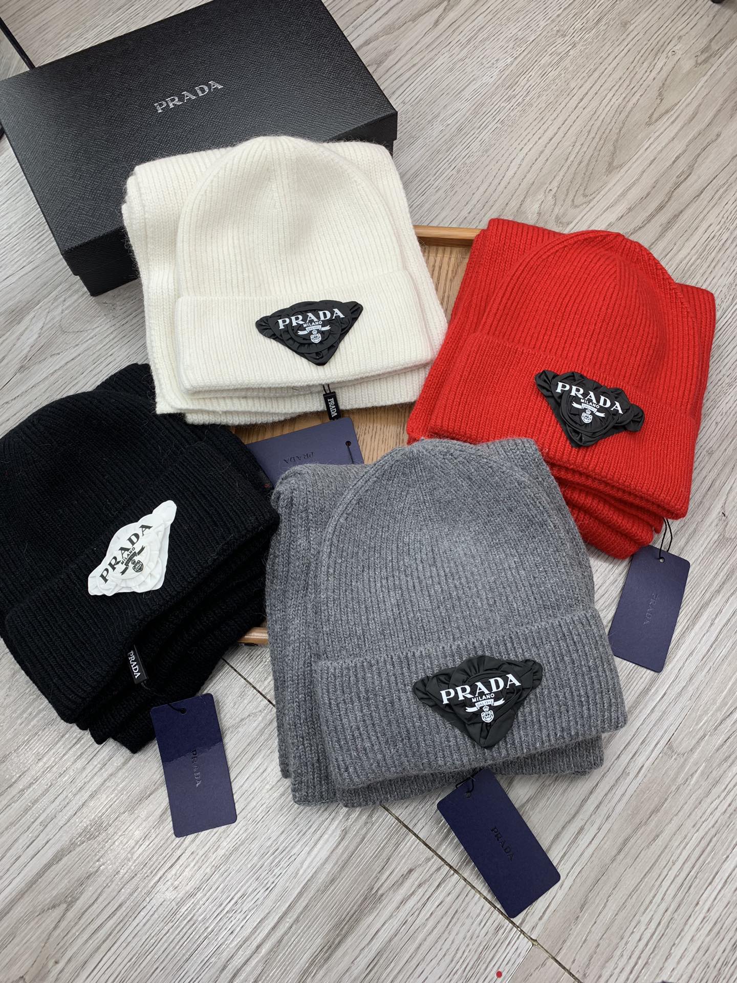 PRADA SET SCARF AND HAT IN MOUSE GRAY WOOL AND RABBIT FUR 386078