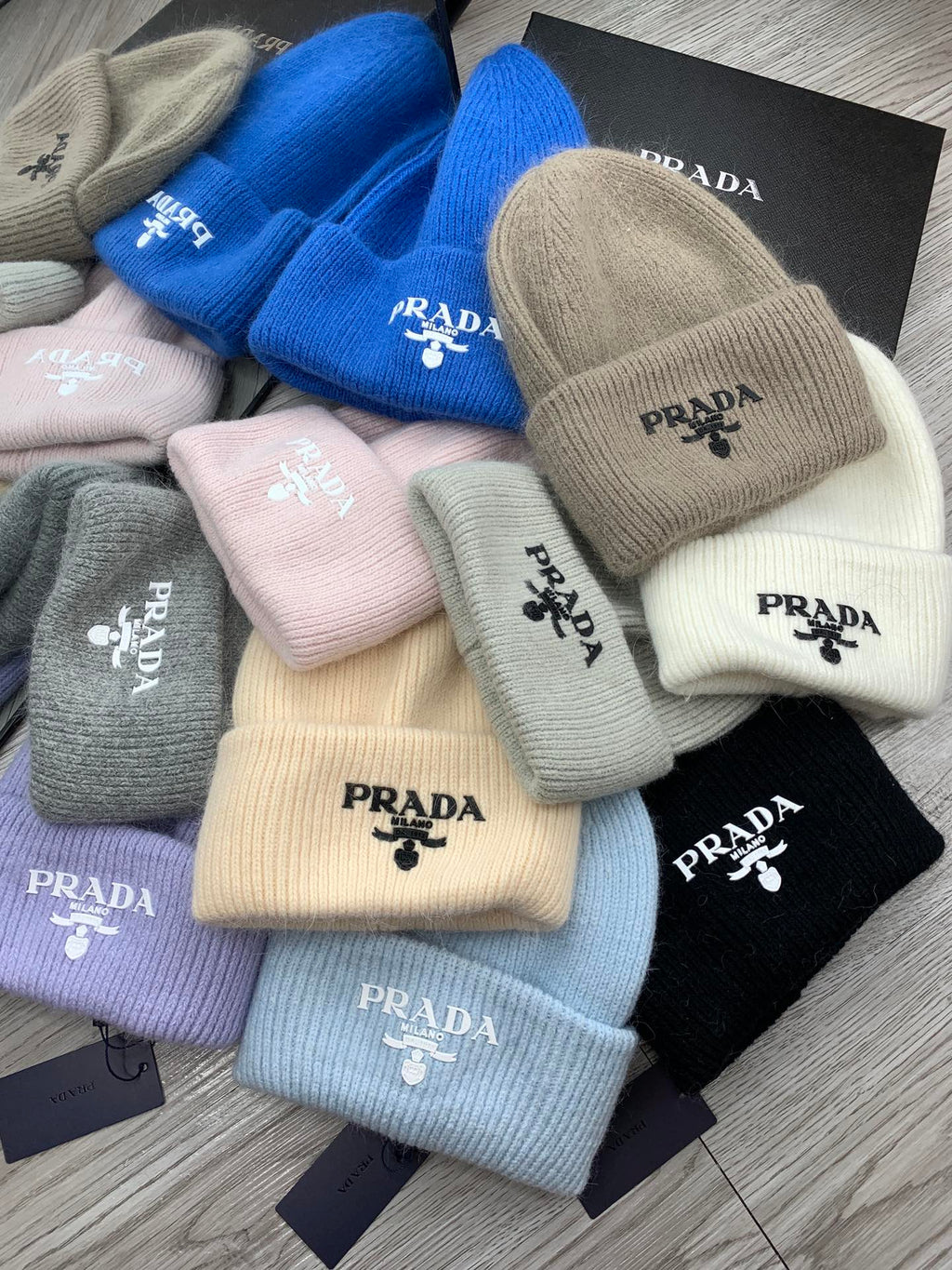 PRADA BEANIE HAT IN BLACK WOOL 108753