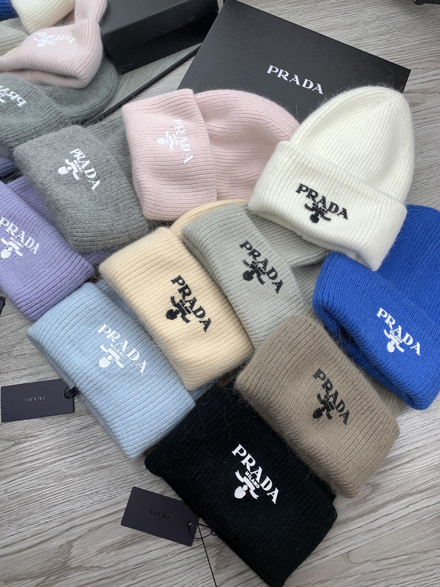 PRADA BEANIE HAT IN DOLPHIN GRAY WOOL 108750