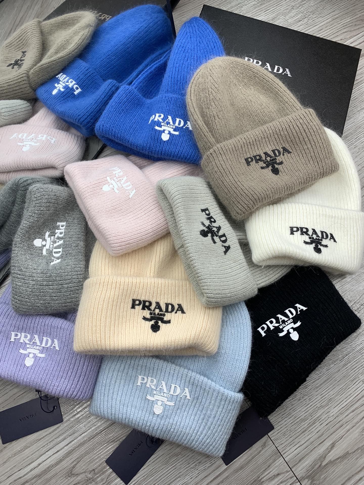 PRADA BEANIE HAT IN WHITE WOOL 108748