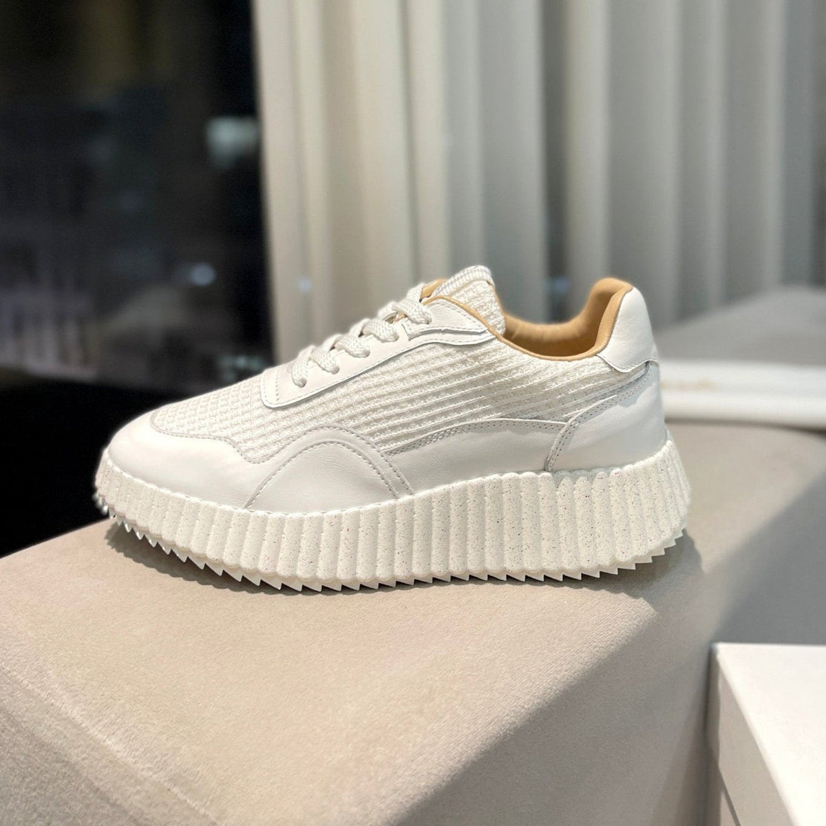 CHLOE NAMA SNEAKER IN WHITE LAMBSKIN AND SUEDE