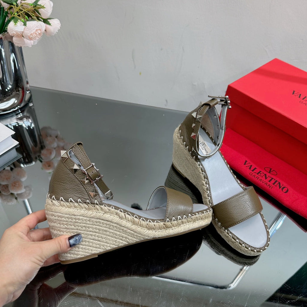 VALENTINO ROCKSTUD WEDGE 85 MM IN MOCHA BROWN CALFSKIN