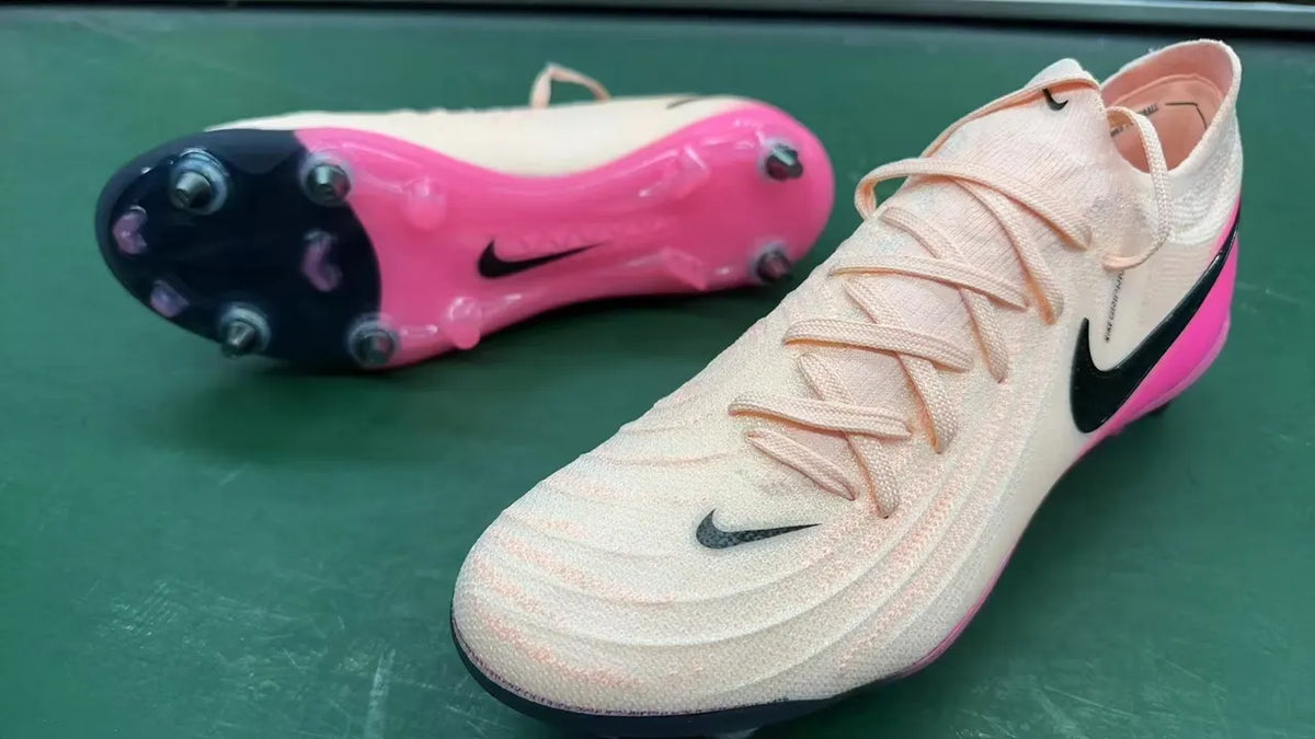 Nike Gripknit Phantom GX Peach