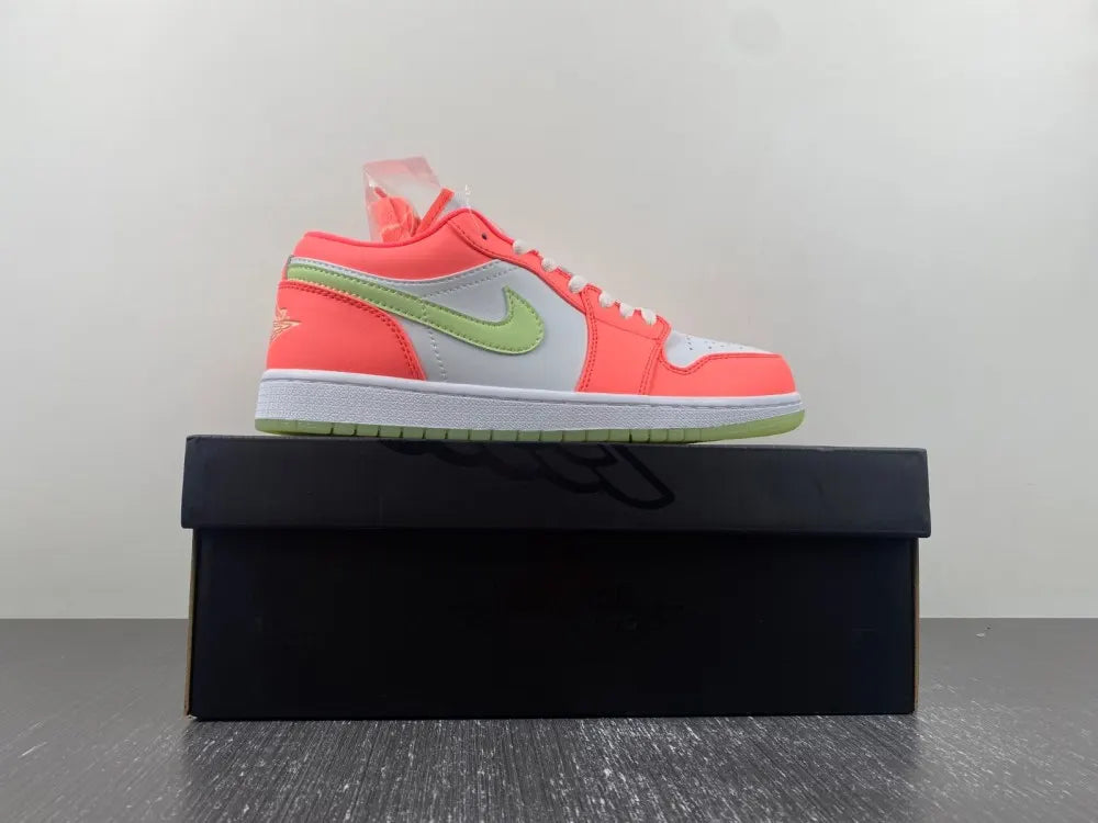Air Jordan 1 Low Coral - Hình 2