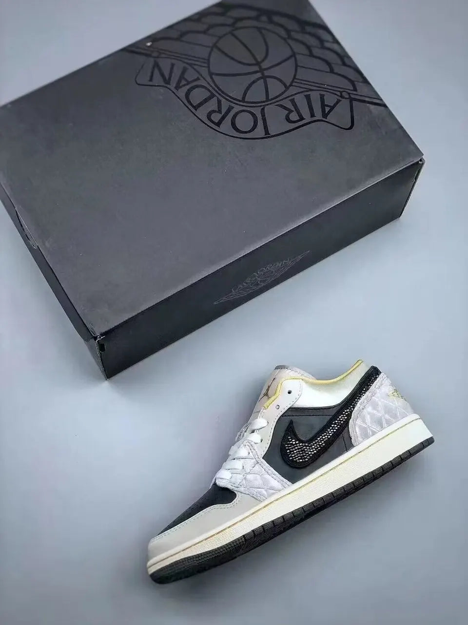 rhinestone Air Jordan 1 Low White Grey - Hình 3
