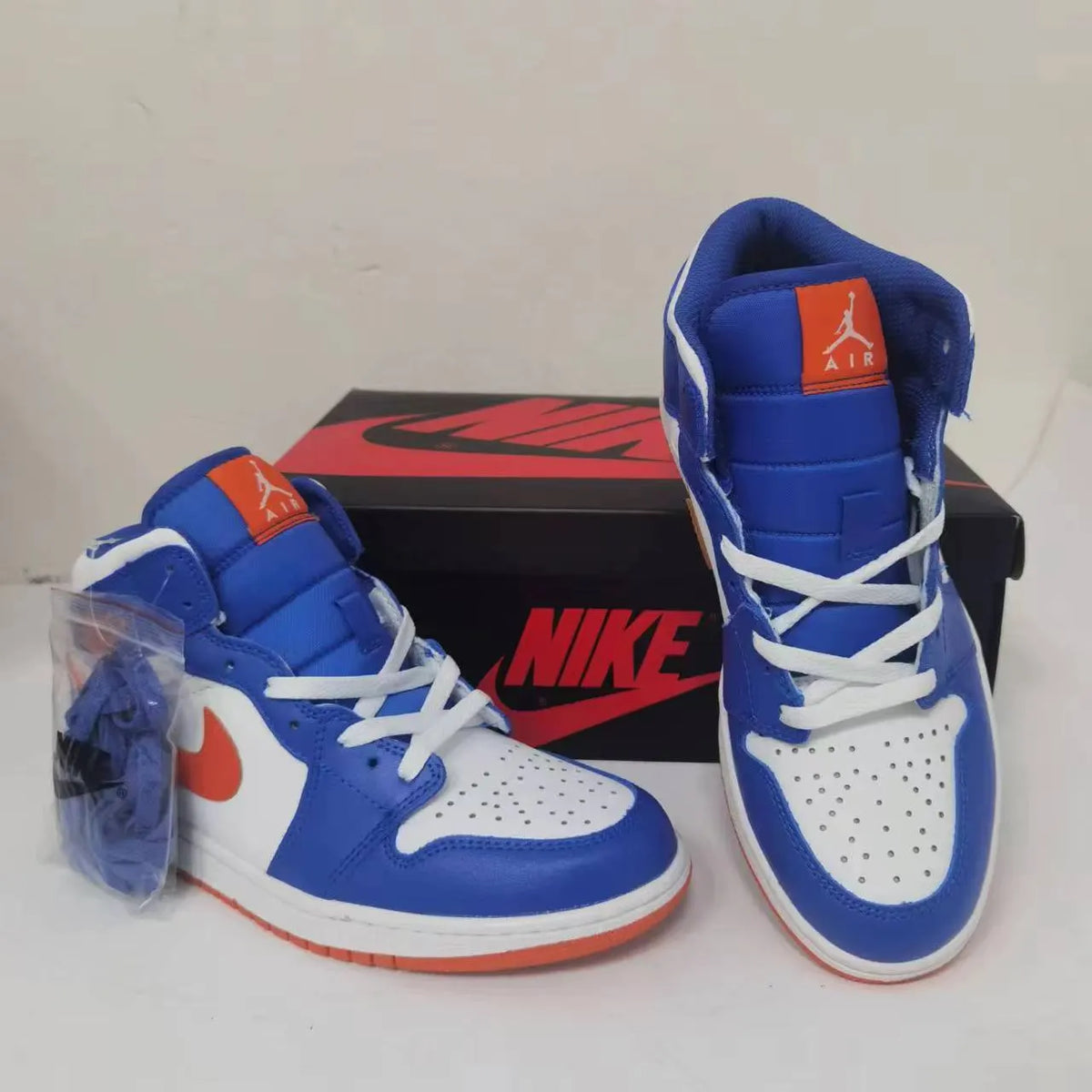 Air Jordan 1 Mid Hyper Royal