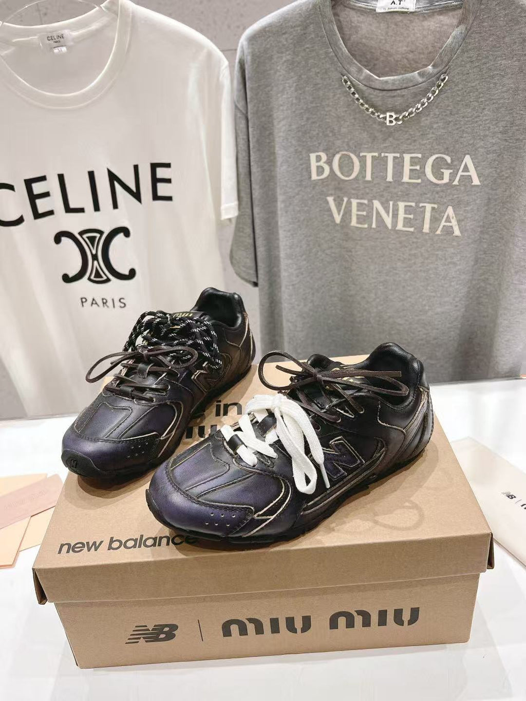 MIU MIU X NEW BALANCE SNEAKER 530 IN BLACK CALFSKIN