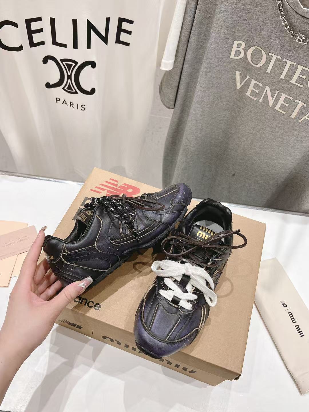 MIU MIU X NEW BALANCE SNEAKER 530 IN BLACK CALFSKIN