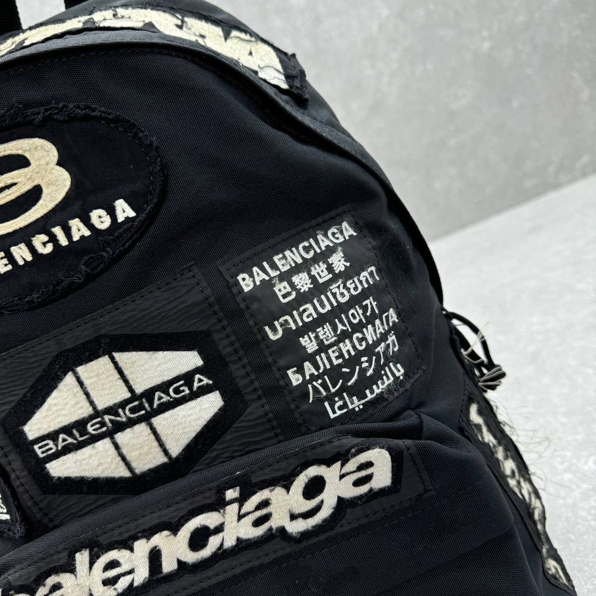 Balenciaga 92456SIZE Black & Red Designer Handbag - detail image 8