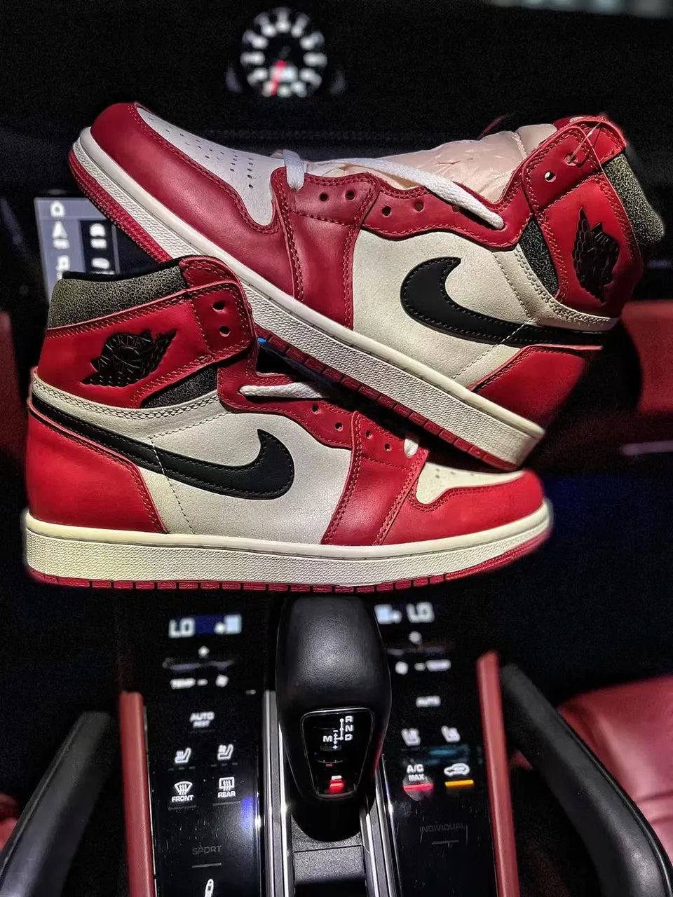 Air Jordan 1 Retro High Red White - Hình 16