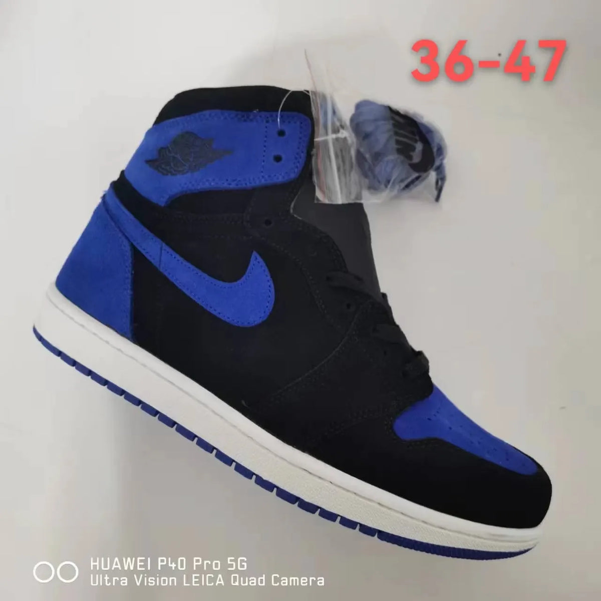 Air Jordan 1 Hyper Royal Black - Hình 2