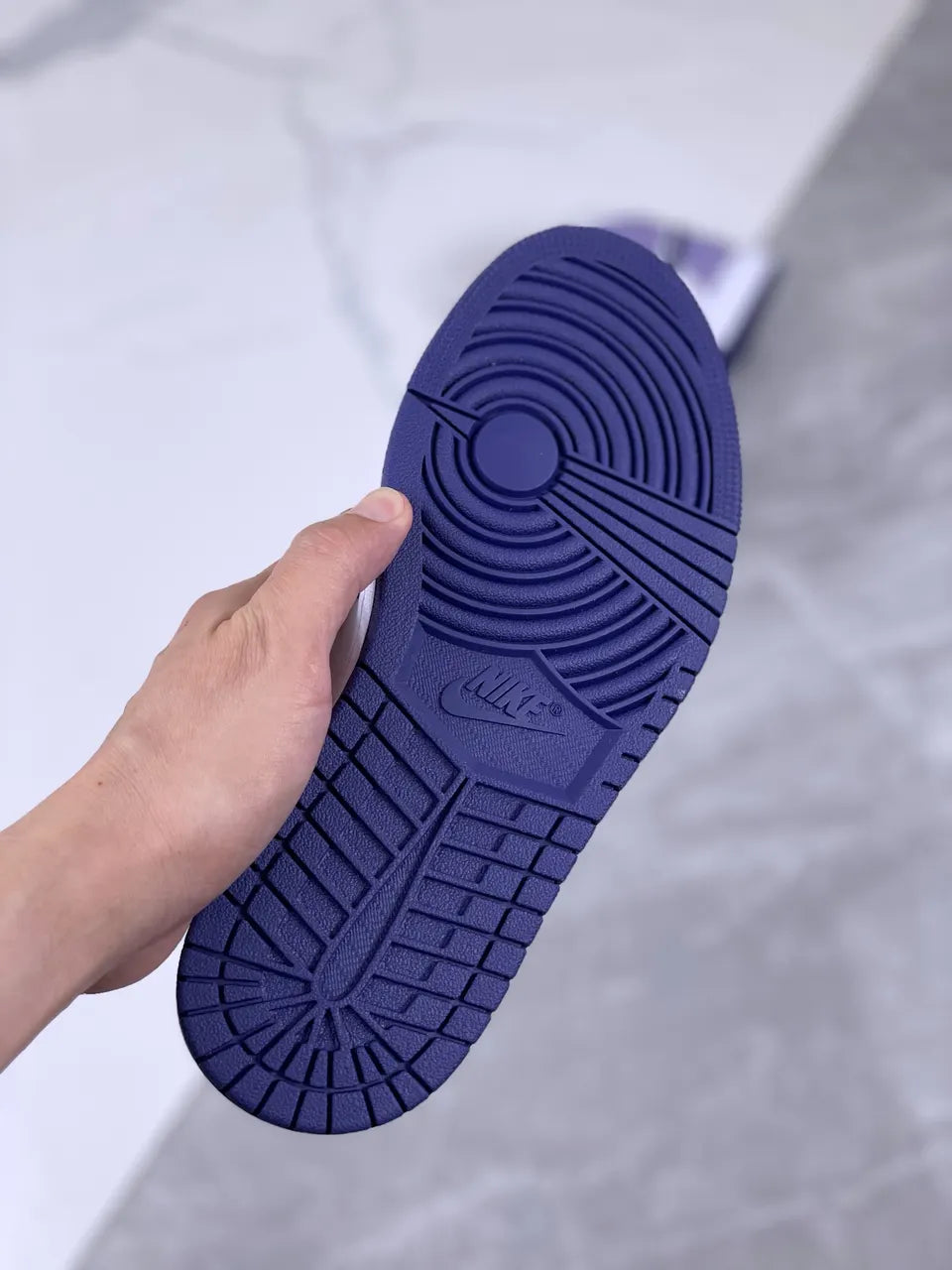 white Air Jordan 1 Mid Purple - Hình 3
