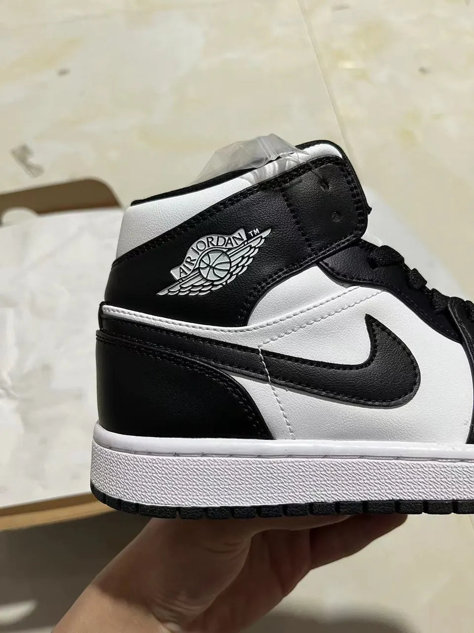 Air Jordan 1 Mid Panda - Hình 2