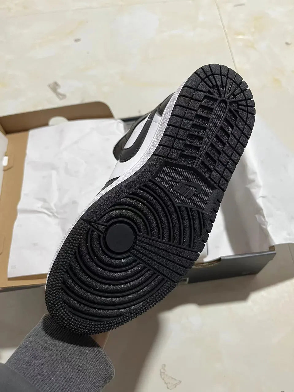 Air Jordan 1 Mid Panda - Hình 4