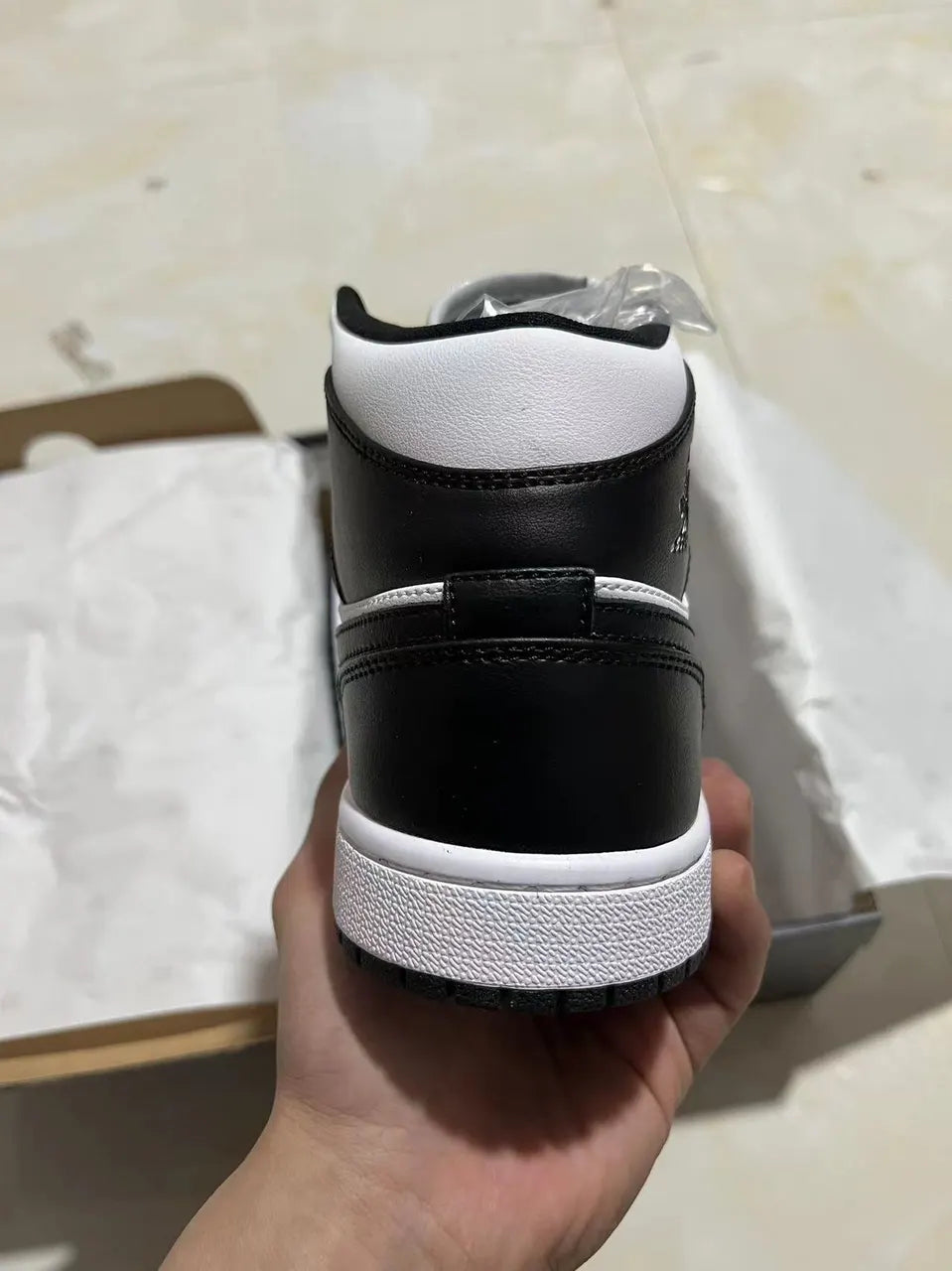 Air Jordan 1 Mid Panda - Hình 3