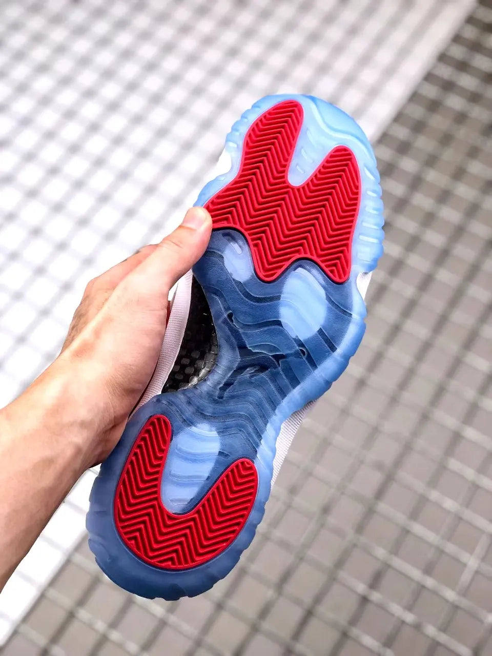 patent Air Jordan 11 Retro Red - Hình 4