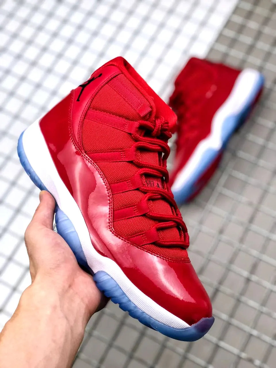 patent Air Jordan 11 Retro Red - Hình 3