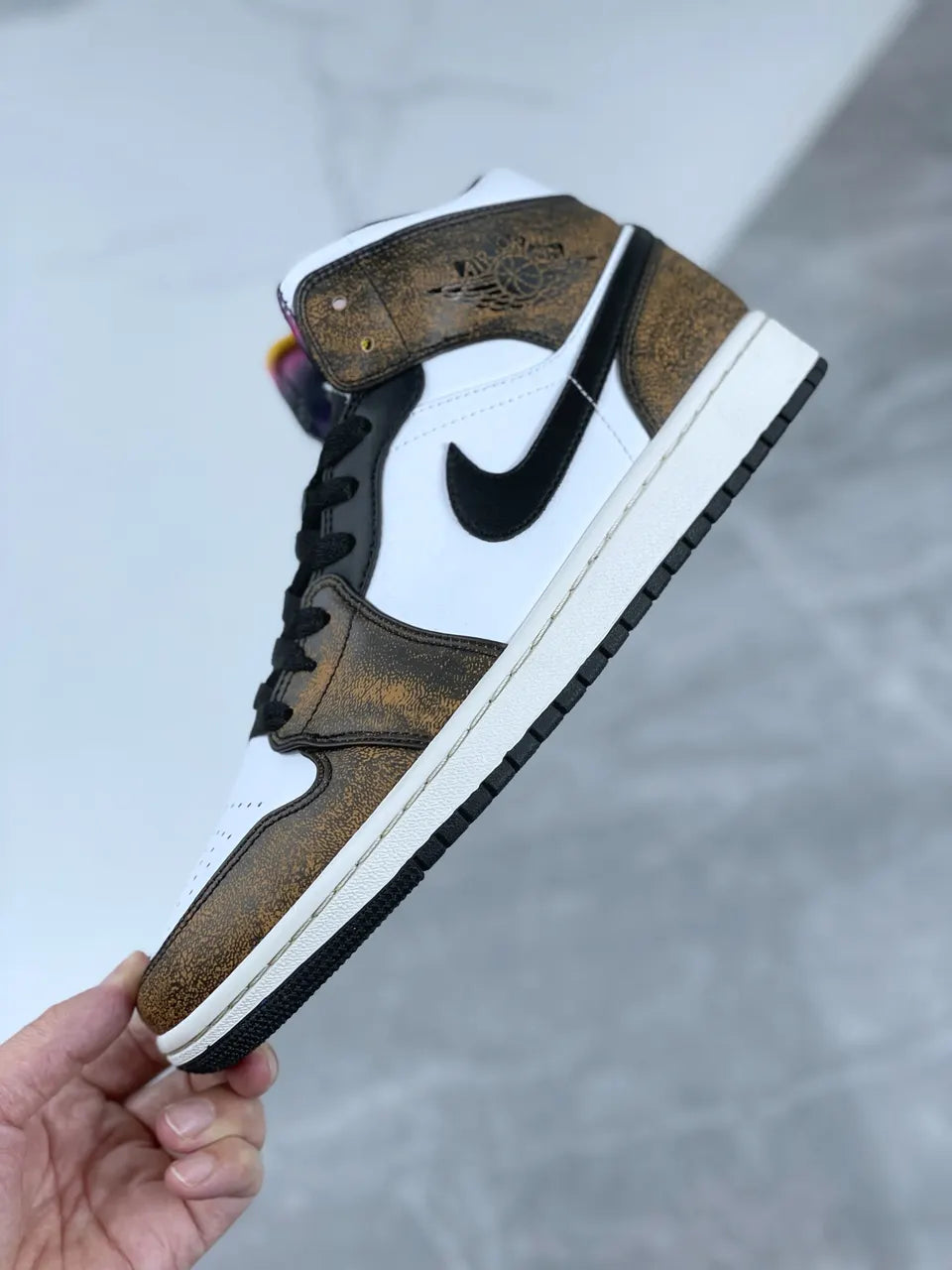 Air Jordan 1 Mid Brown White - Hình 6