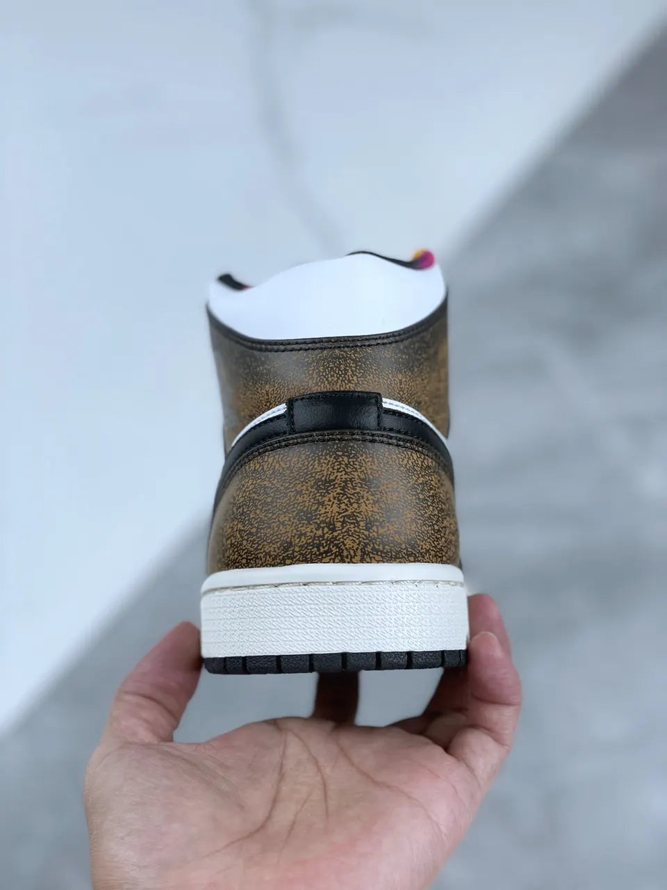 Air Jordan 1 Mid Brown White - Hình 2