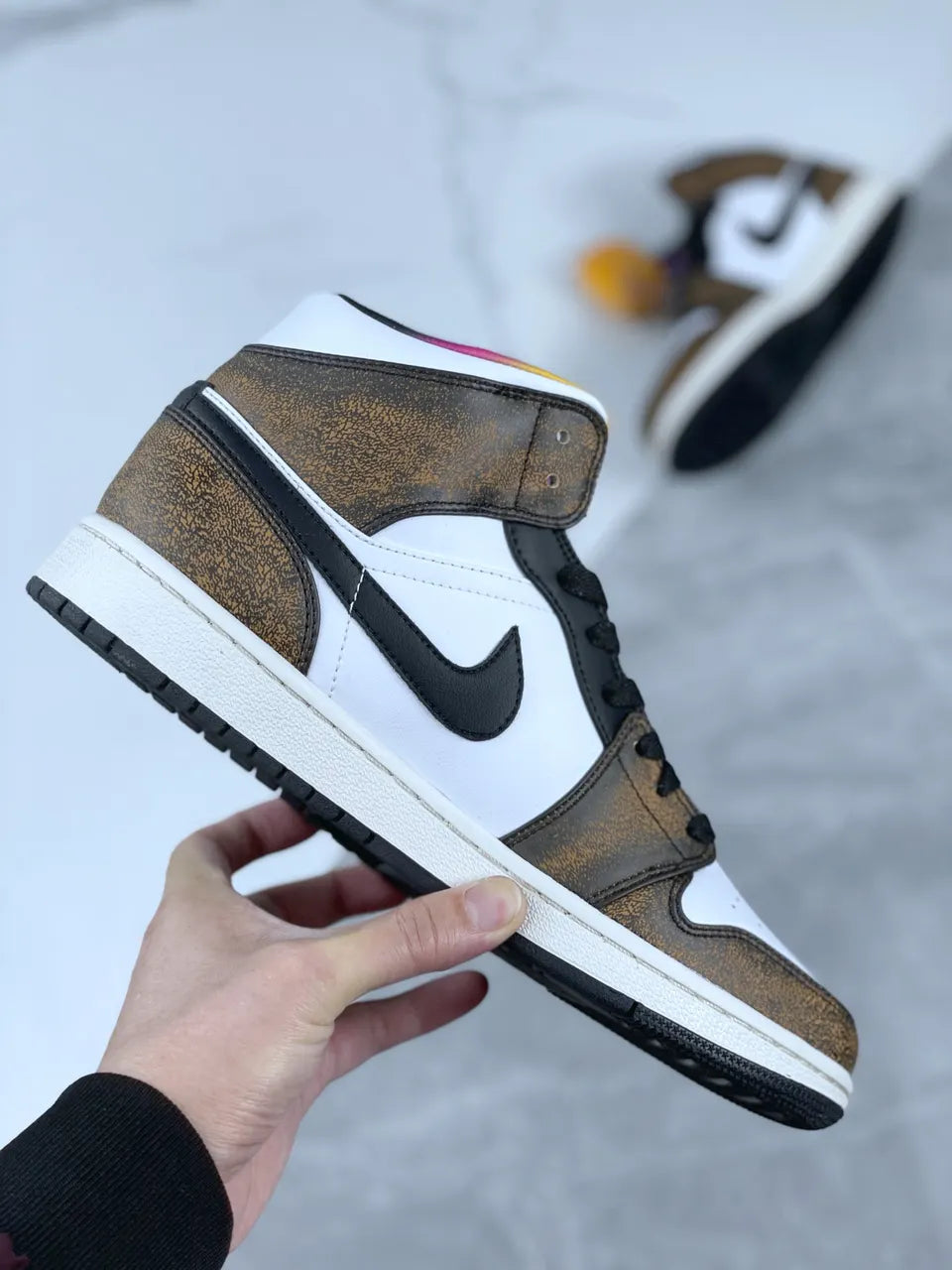 Air Jordan 1 Mid Brown White - Hình 4
