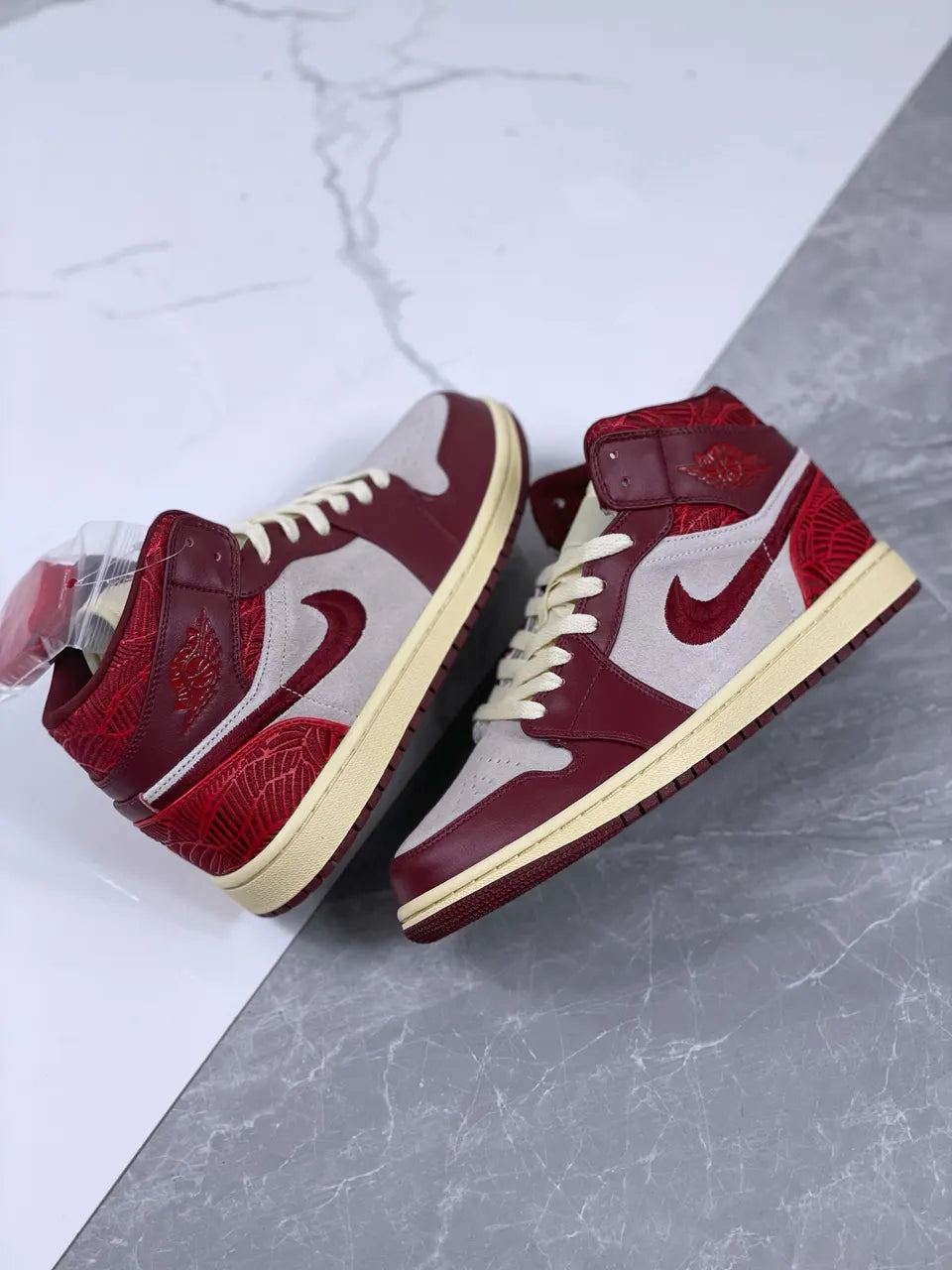 suede Air Jordan 1 Mid Bordeaux - Hình 5