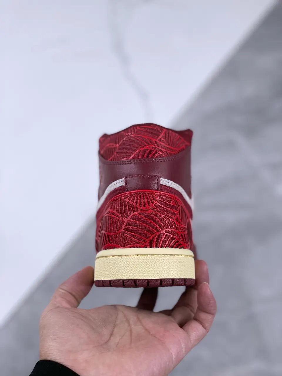 suede Air Jordan 1 Mid Bordeaux - Hình 2