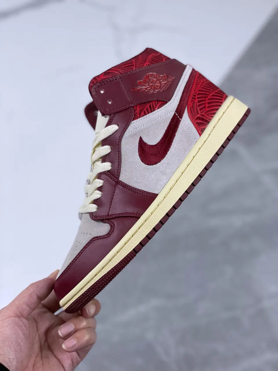 suede Air Jordan 1 Mid Bordeaux - Hình 6