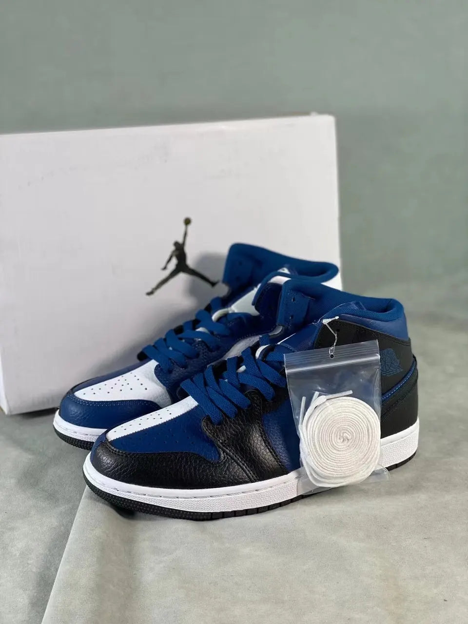 Jordan 1 Mid Black Navy - Hình 2
