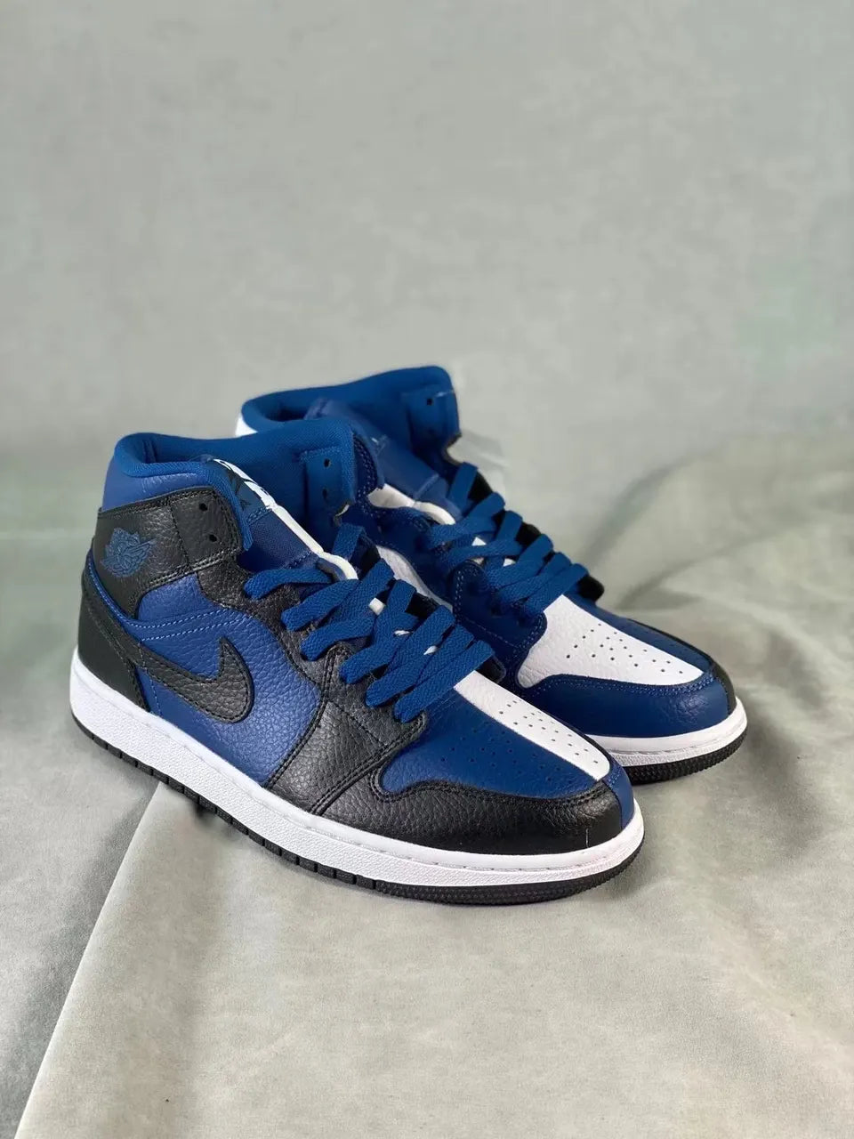 Jordan 1 Mid Black Navy - Hình 10