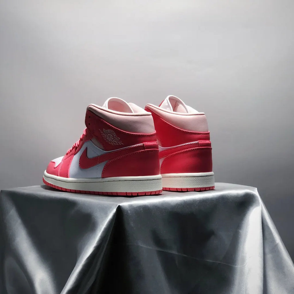 iconic Air Jordan 1 Mid Coral Chalk - Hình 4