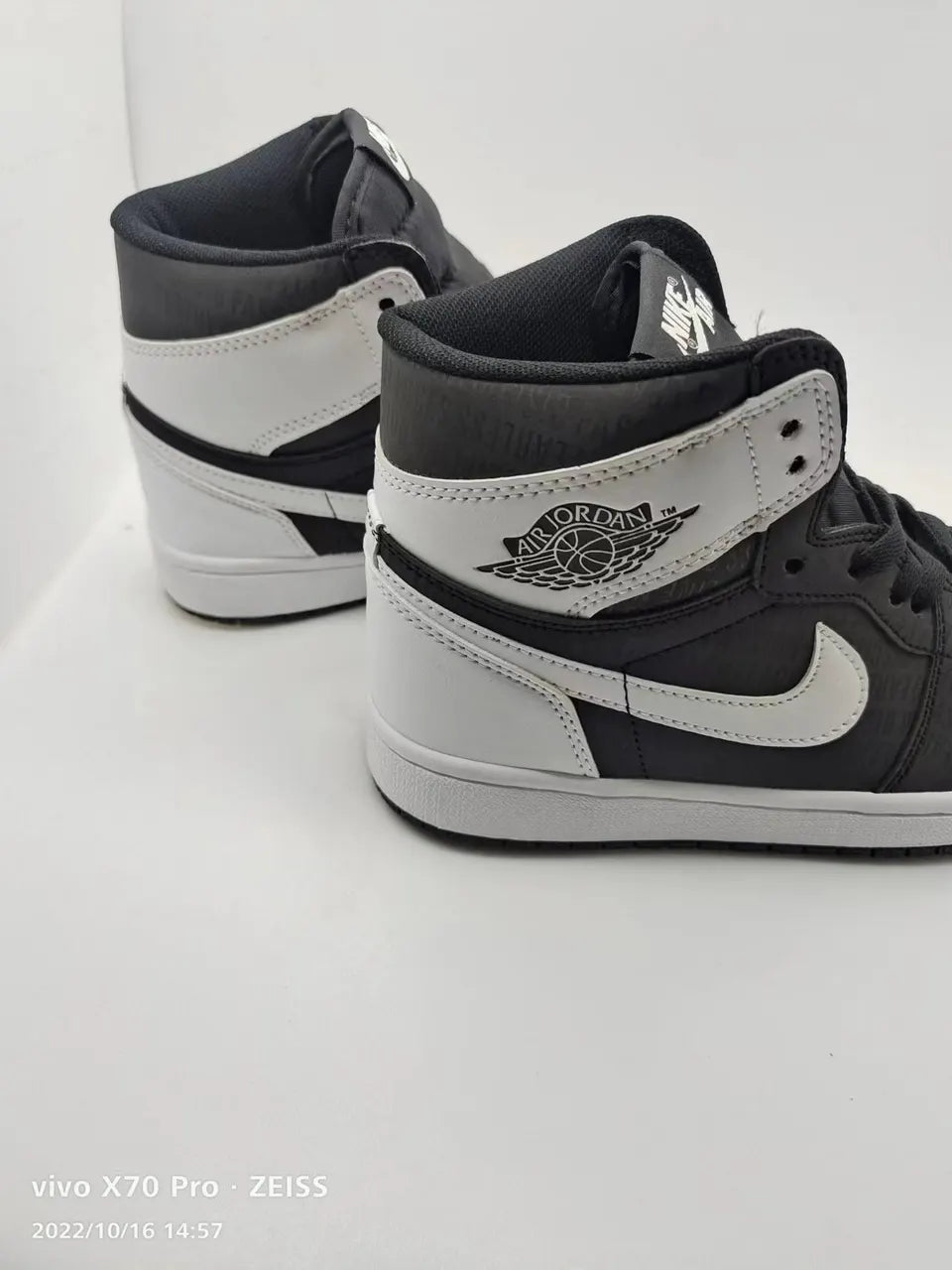Air Jordan 1 Retro High Black White - Hình 2