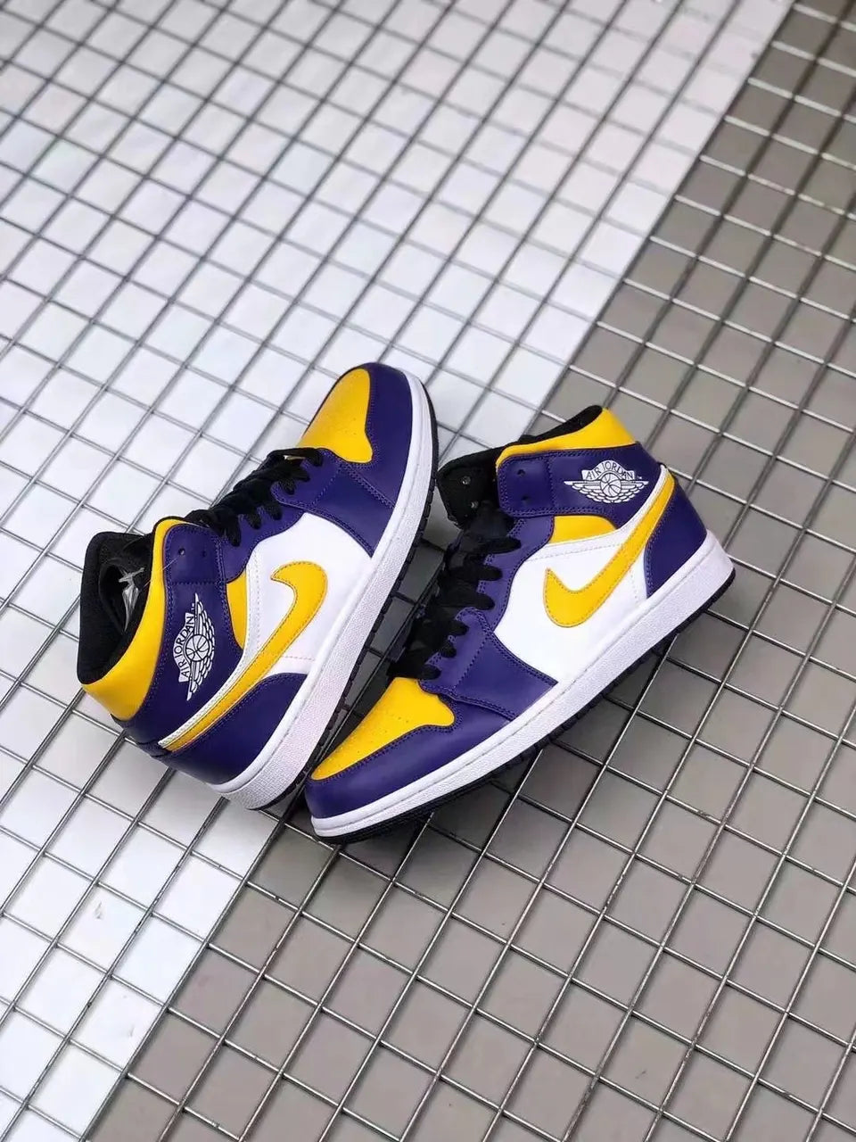 purple Air Jordan 1 Mid Lakers - Hình 5