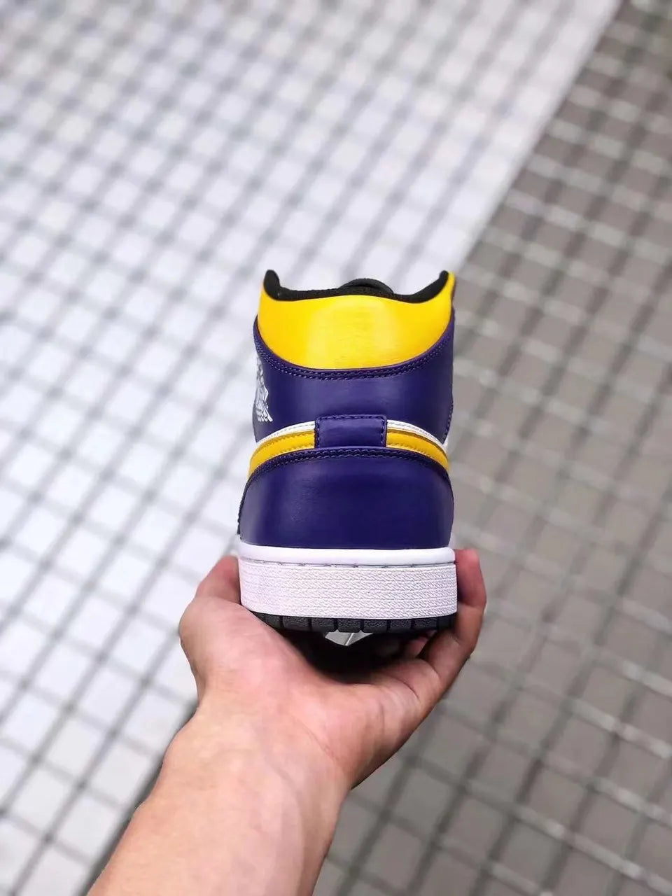purple Air Jordan 1 Mid Lakers - Hình 2