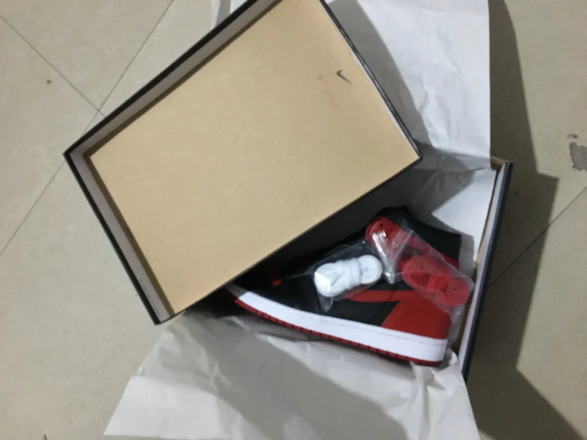 Air Jordan 1 Retro Black/Red - Hình 2