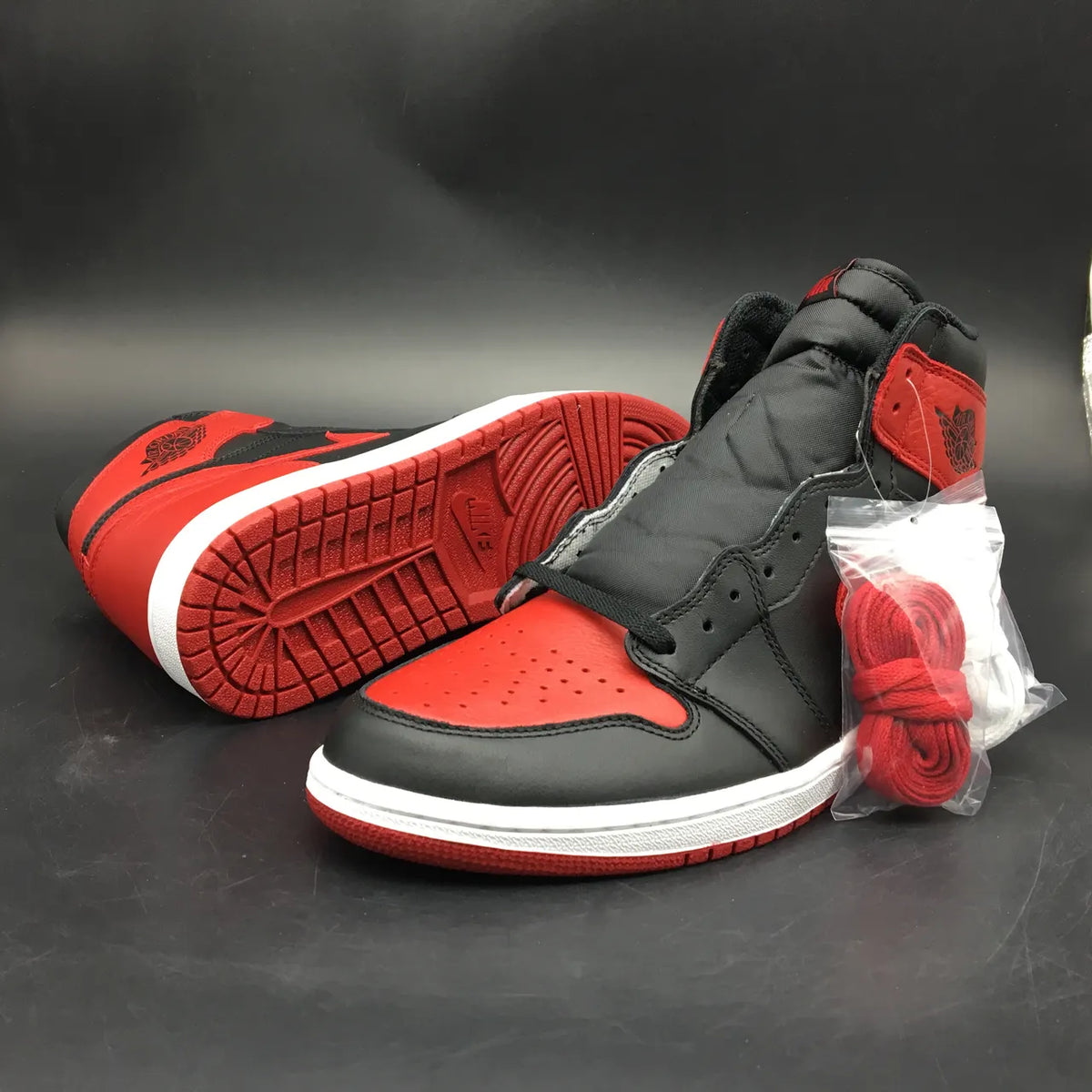 Air Jordan 1 Retro Black/Red - Hình 5