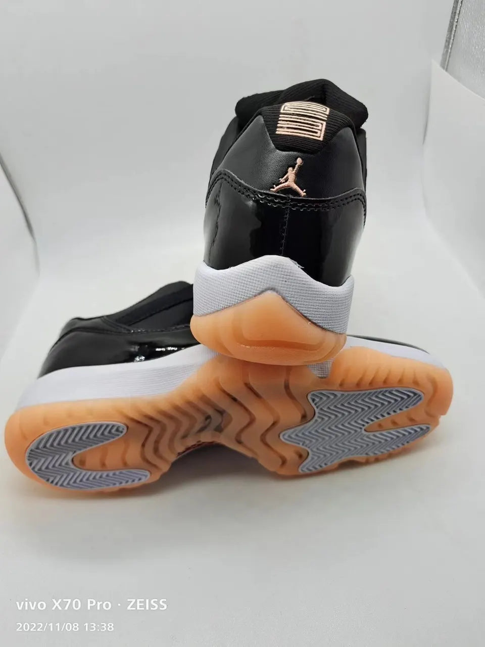 Air Jordan 11 Low Black Gum - Hình 3