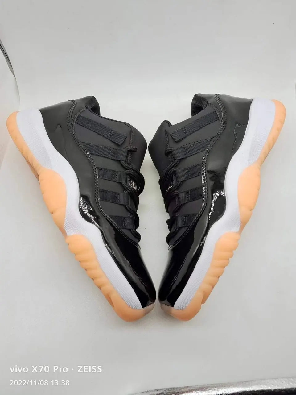 Air Jordan 11 Low Black Gum - Hình 4