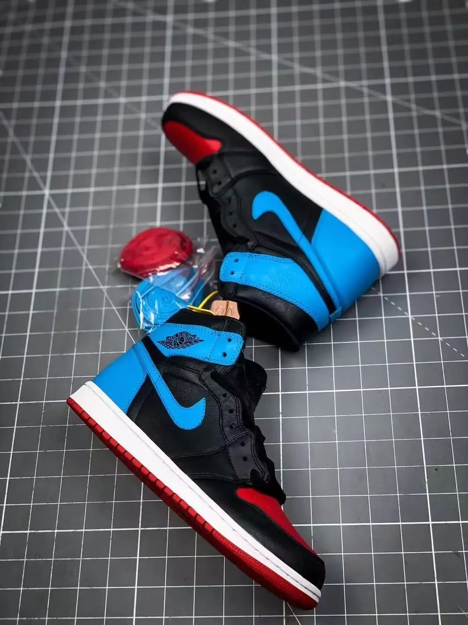 Jordan 1 Black Red Blue - Hình 9