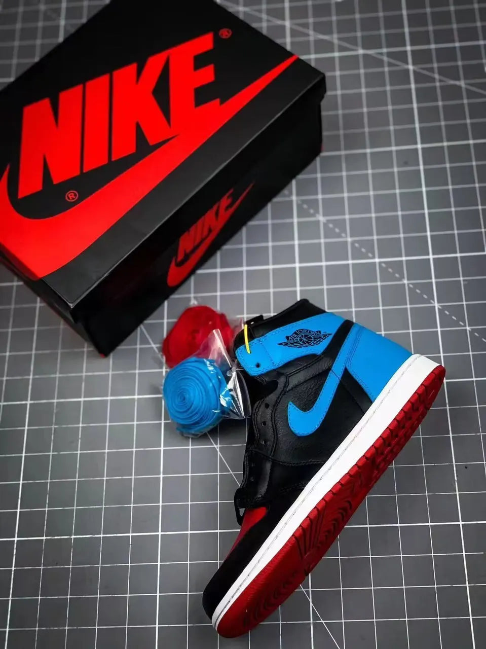 Jordan 1 Black Red Blue - Hình 2