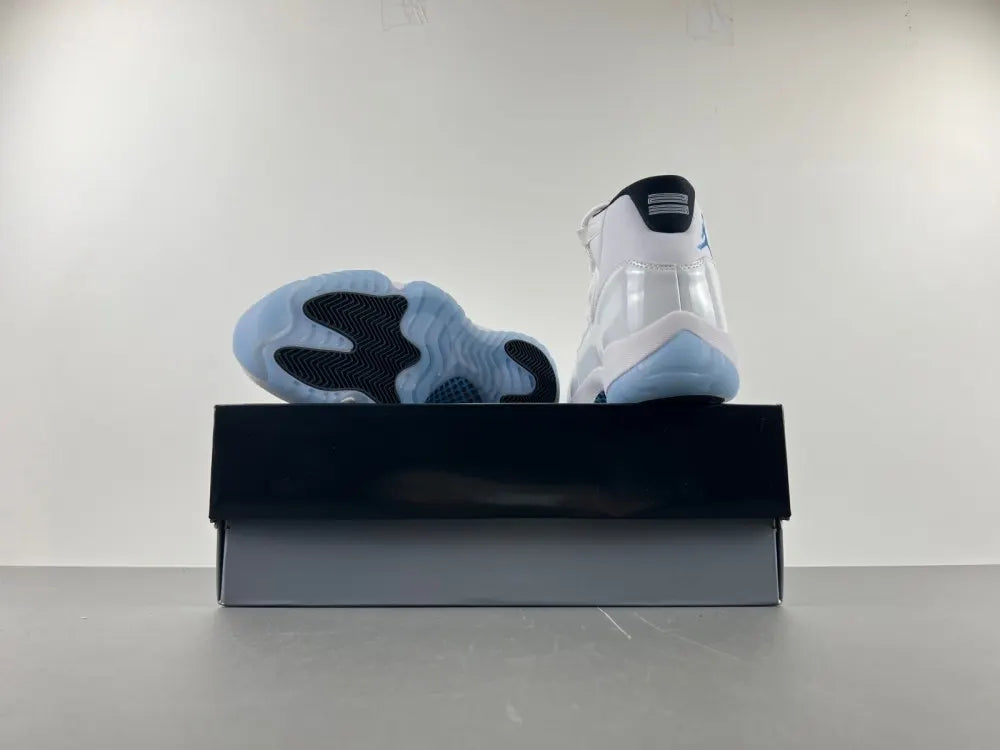 Air Jordan 11 White Blue - Hình 2