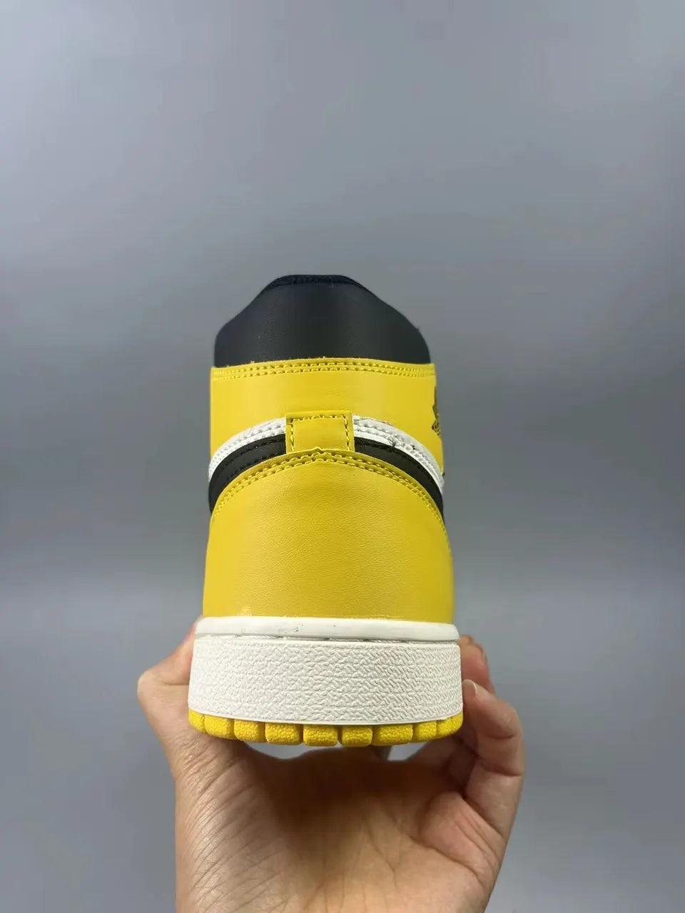 Air Jordan 1 Retro High Taxi Yellow - Hình 3
