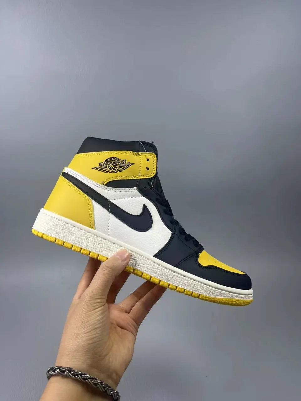 Air Jordan 1 Retro High Taxi Yellow - Hình 7