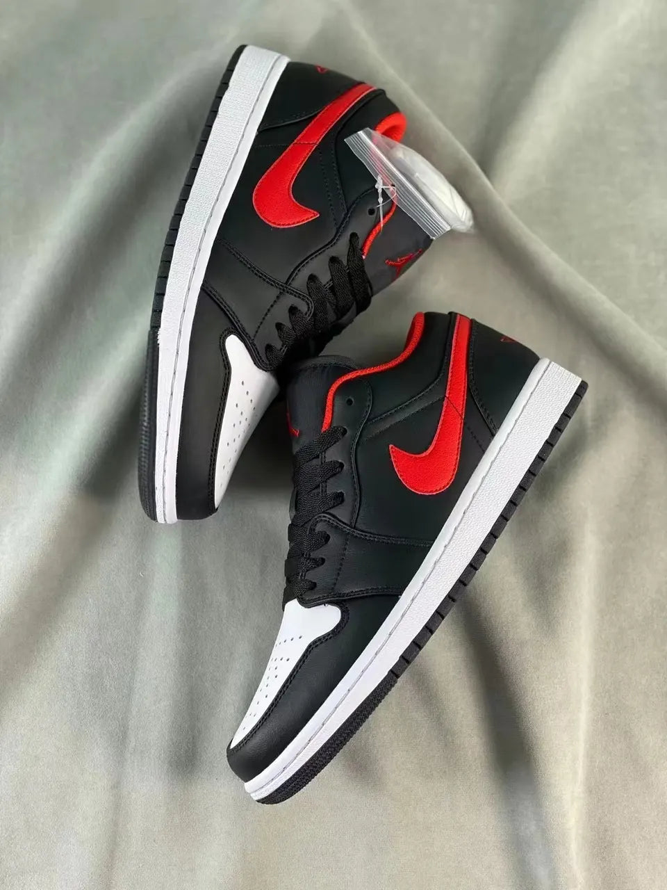 Air Jordan 1 Low Black White Red - Hình 9