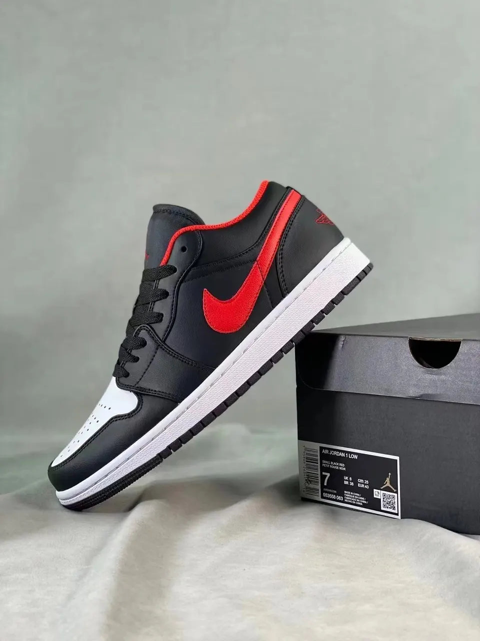 Air Jordan 1 Low Black White Red - Hình 4