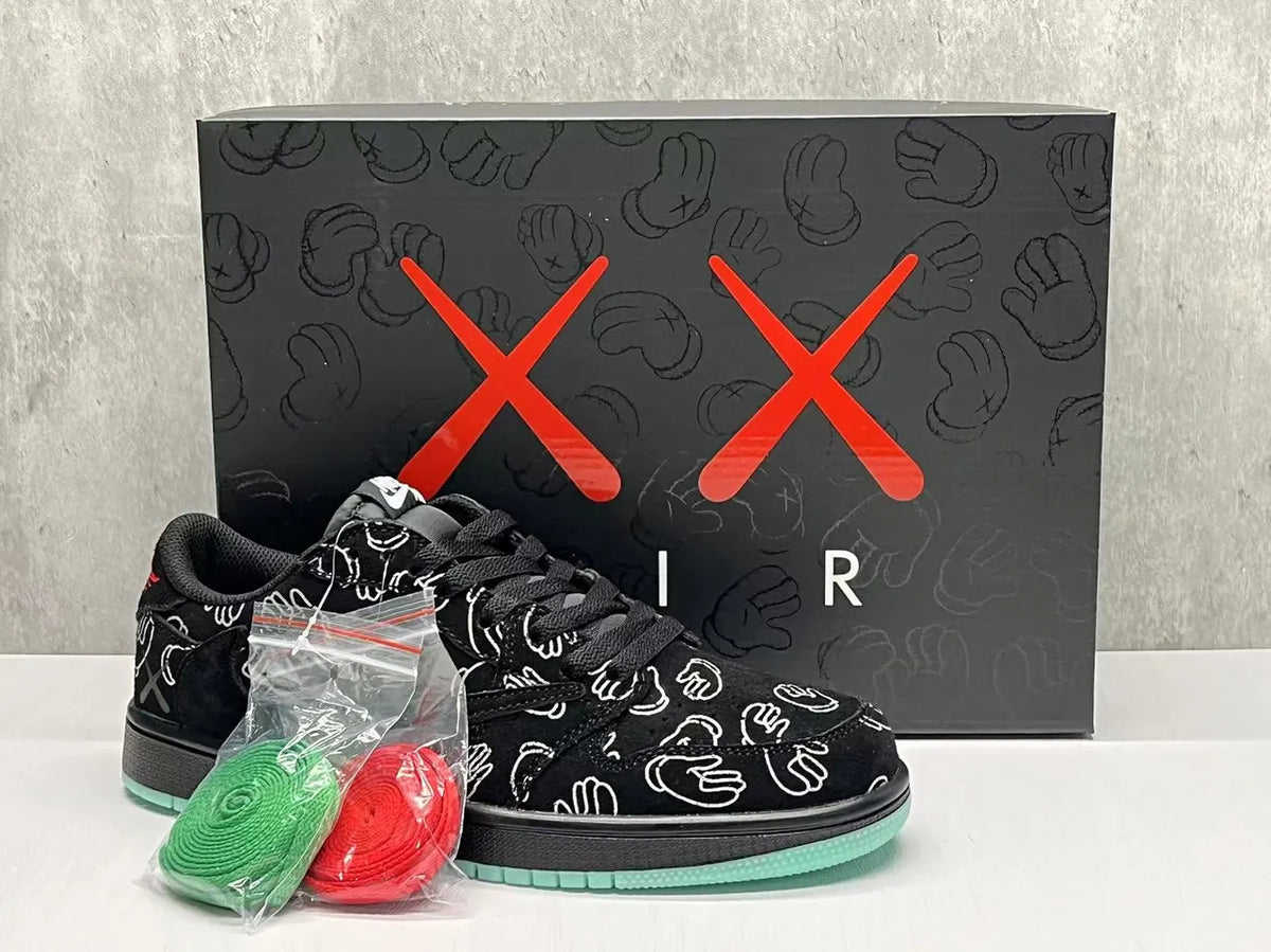 Nike Air Force 1 Kaws Black