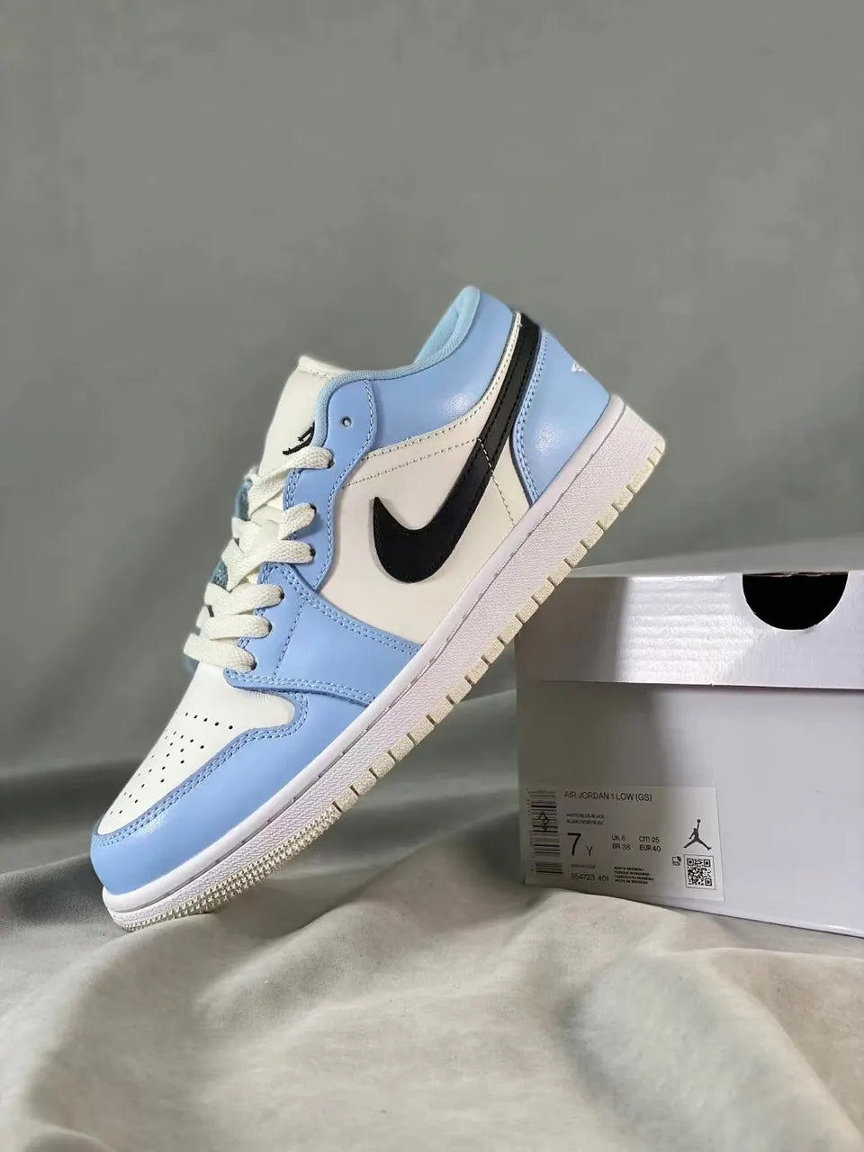 iconic Air Jordan 1 Low UNC - Hình 4