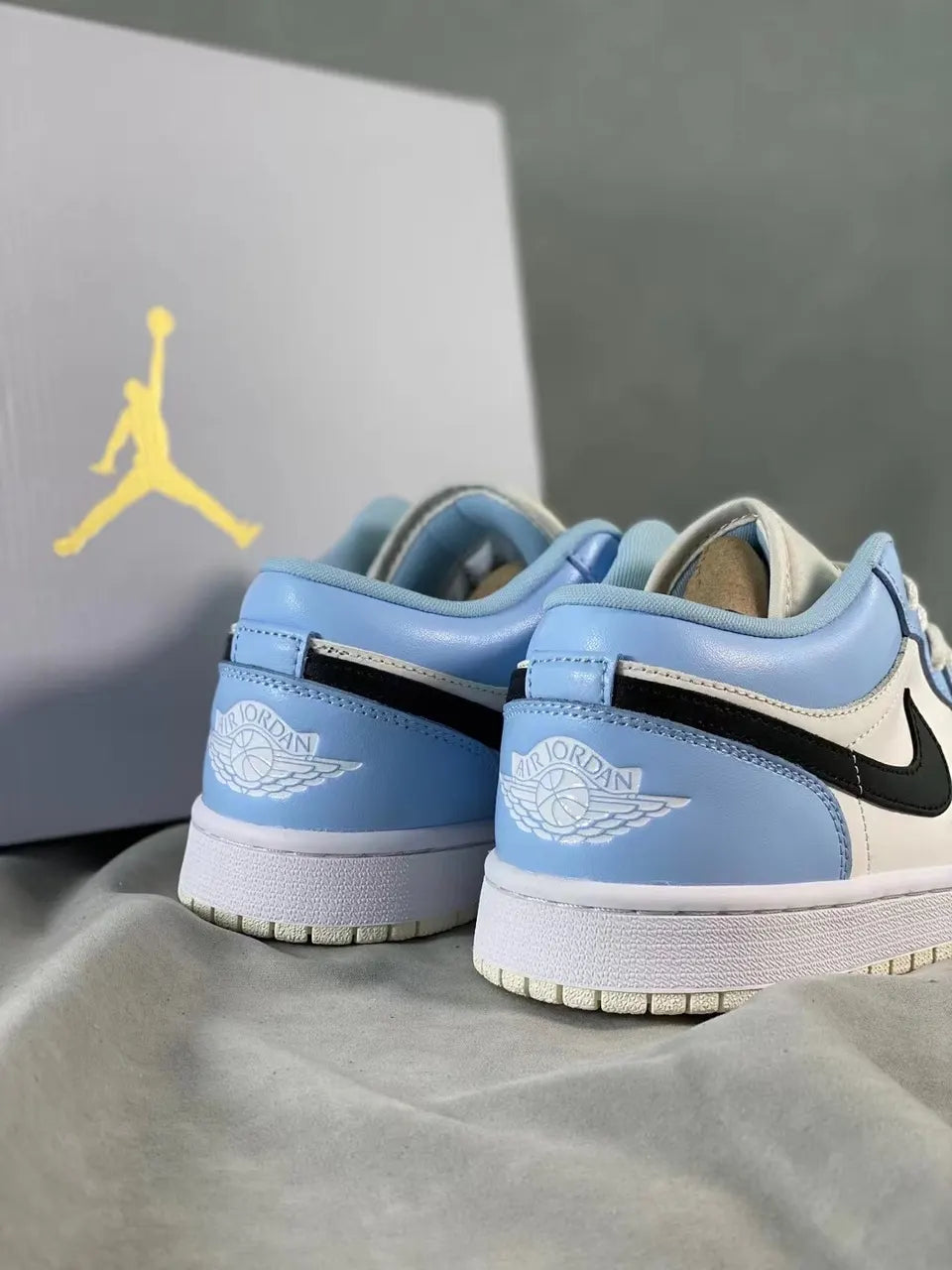 iconic Air Jordan 1 Low UNC - Hình 3