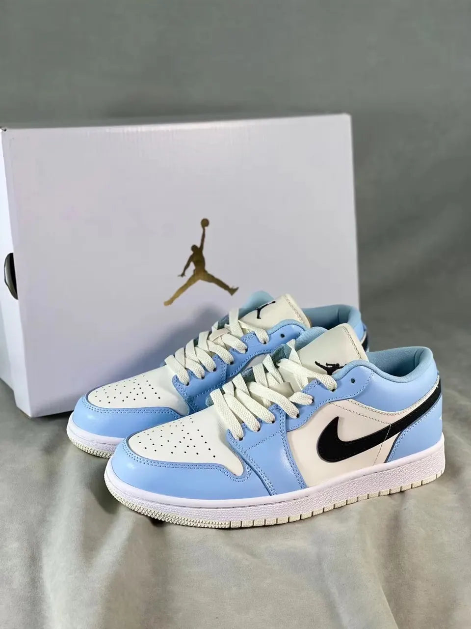 iconic Air Jordan 1 Low UNC - Hình 2