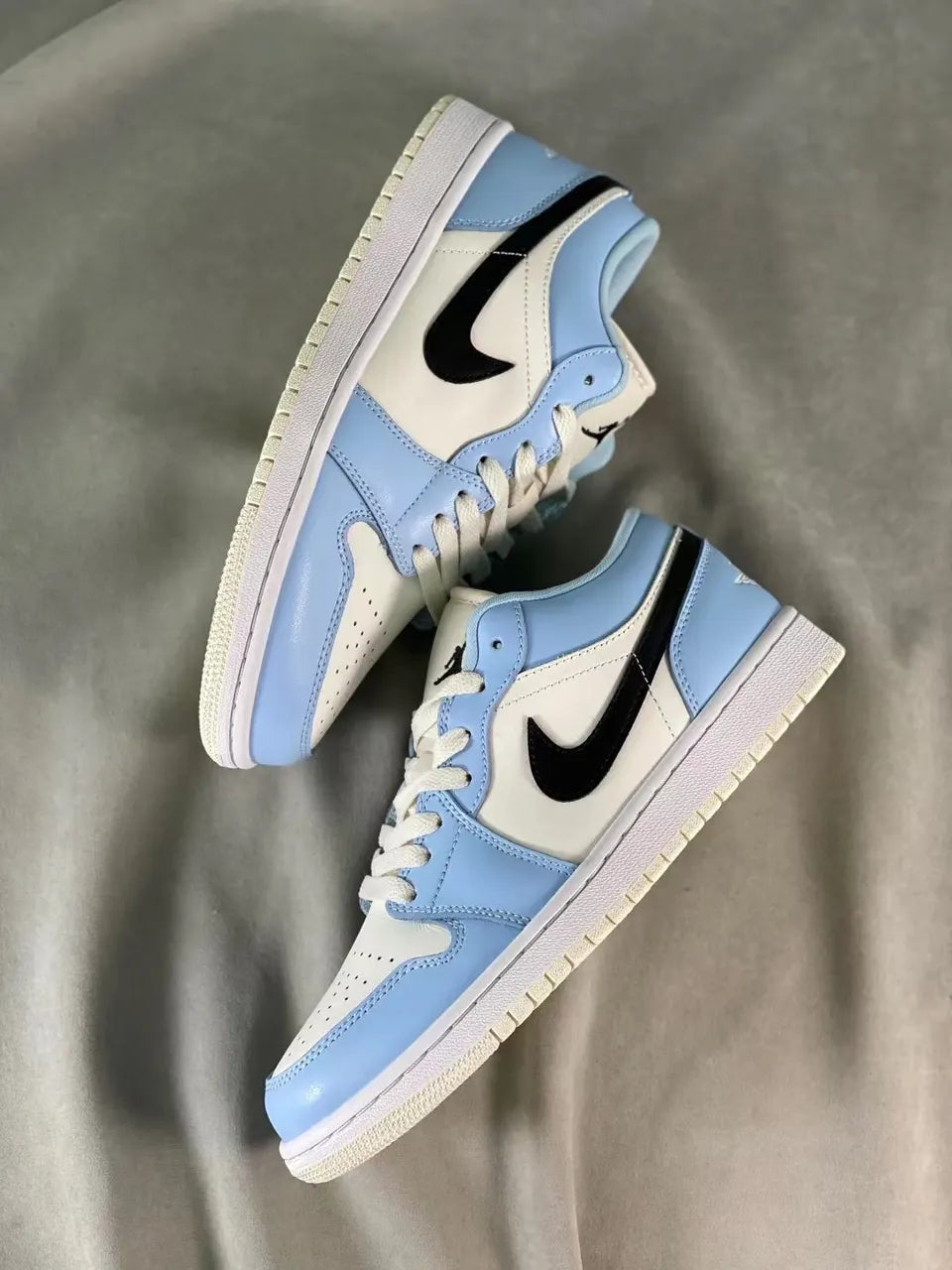 iconic Air Jordan 1 Low UNC - Hình 9